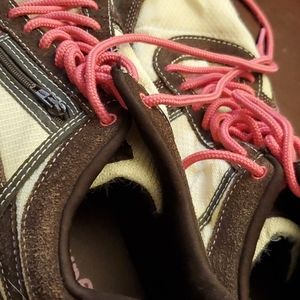 Kangaroos size 9 tennis shoes